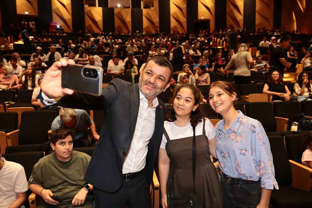 Buyuksehirden Basarili Ogrencilere Bisiklet Odulu