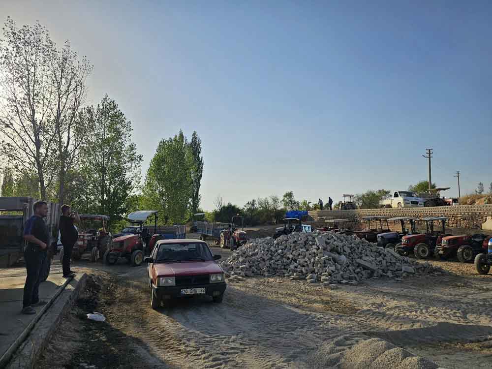 Cal Sazak Uzum Isyan Fiyat Protesto2