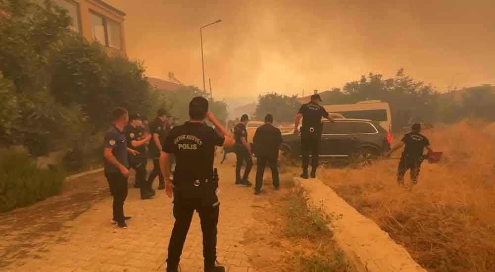 Denizli Buldan Yangin Evlere Sicradi Kamera2