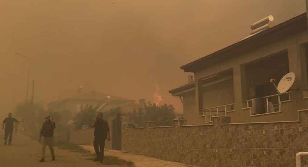 Denizli Buldan Yangin Evlere Sicradi Kamera3