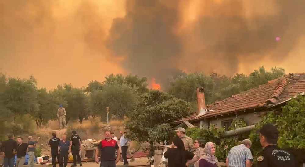 Denizli Buldan Yangin Evlere Sicradi Kamera4