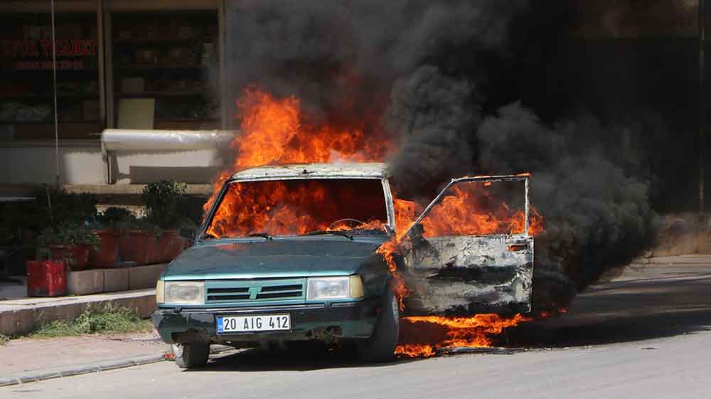 Denizlide Park Halindeki Arac Bir Anda Alev Aldi 2