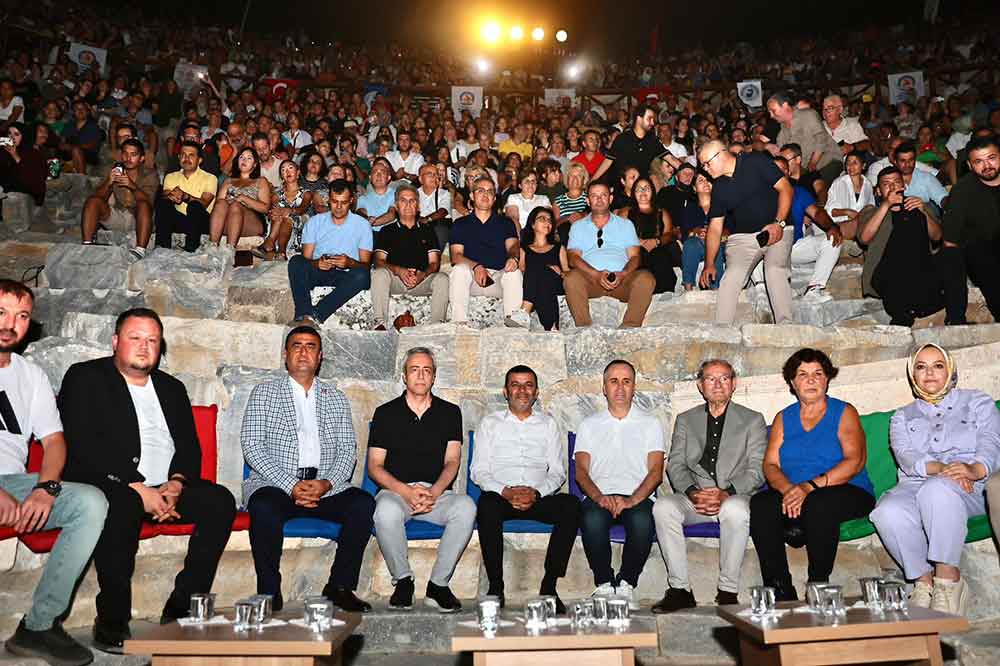 Neset Ertas Turkuleri Laodikyada Hayat Buldu 4