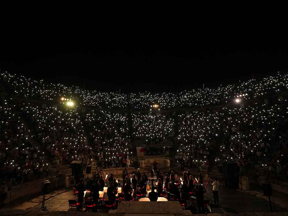 Neset Ertas Turkuleri Laodikyada Hayat Buldu