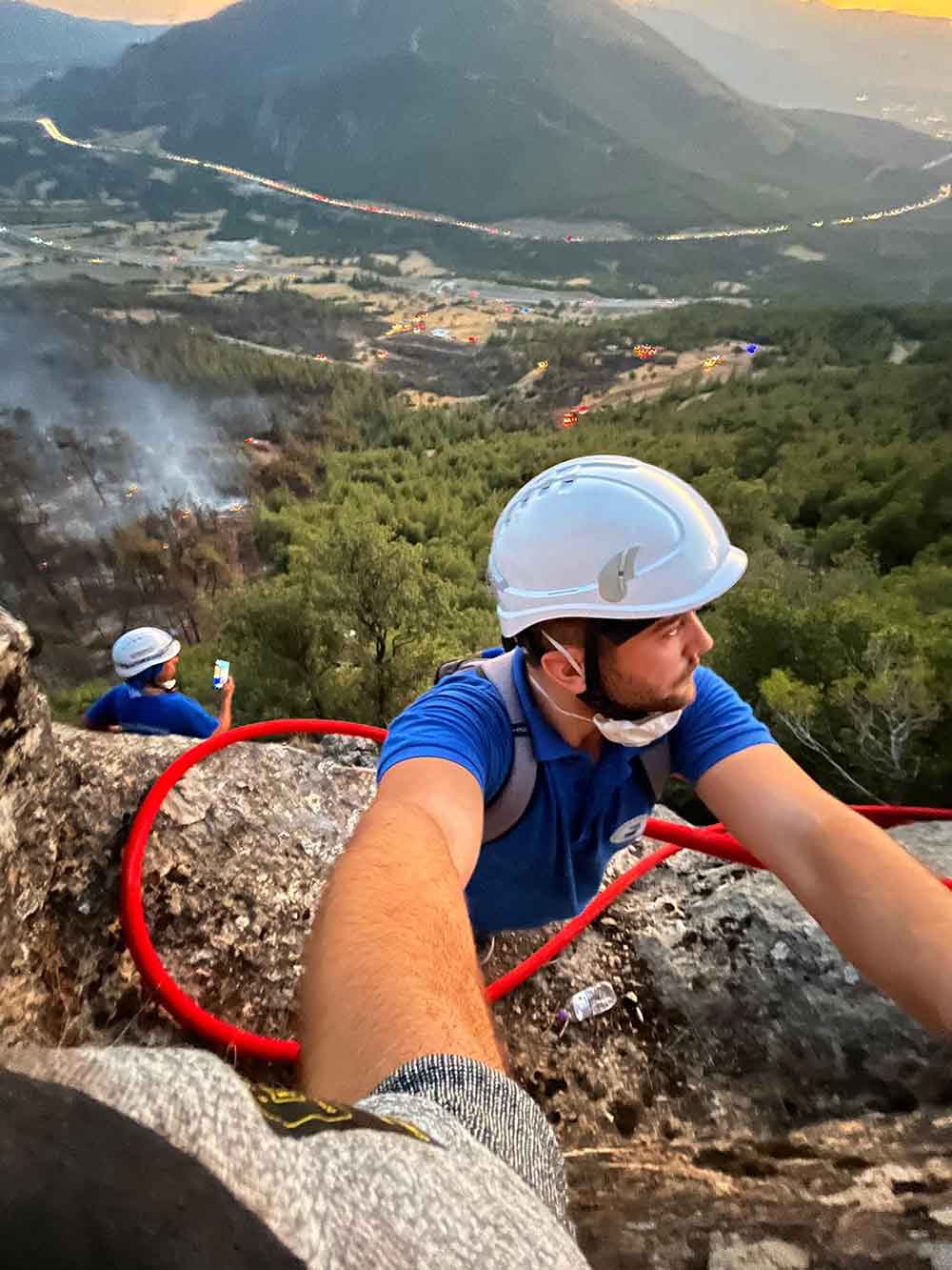 Pau Arama Kurtarma Ekibi Yangin Sondurme Calismalarina Destek Verdi 2