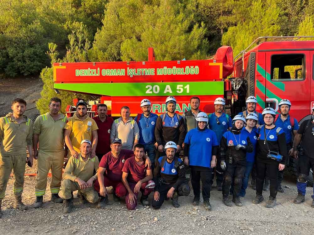 Pau Arama Kurtarma Ekibi Yangin Sondurme Calismalarina Destek Verdi