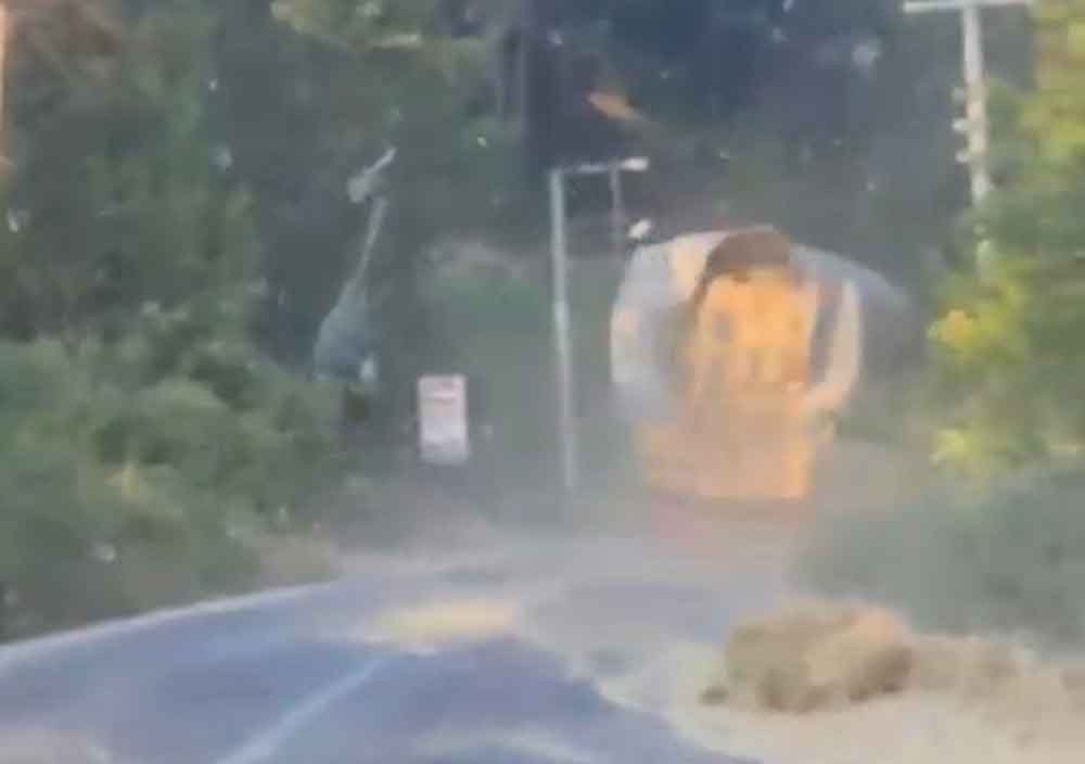 Saman Yuklu Kamyonun Tehlikeli Yolculugu Kamerada 1