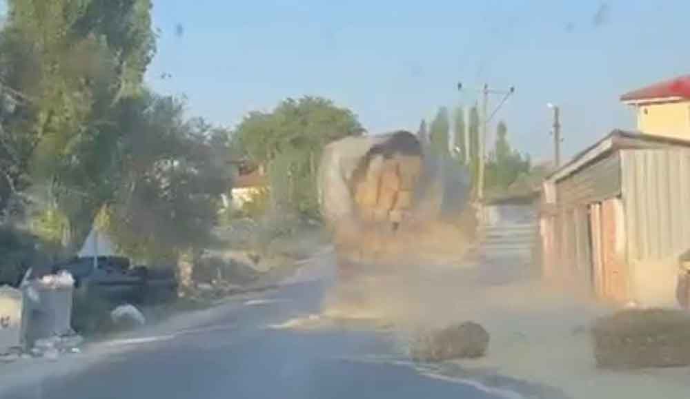 Saman Yuklu Kamyonun Tehlikeli Yolculugu Kamerada 2