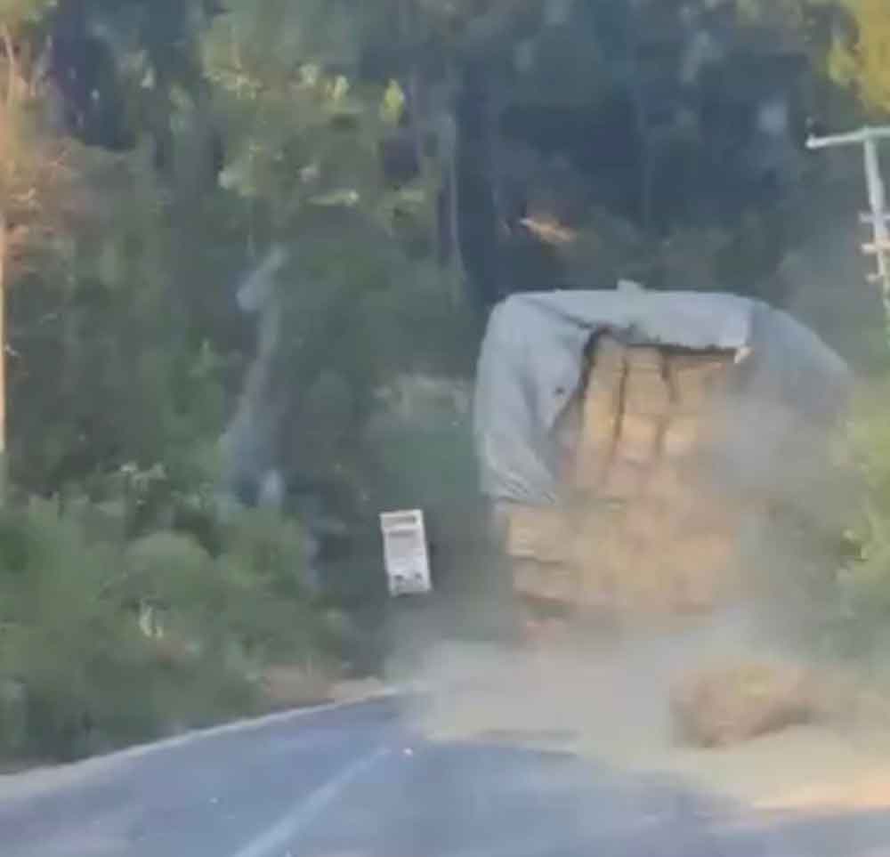 Saman Yuklu Kamyonun Tehlikeli Yolculugu Kamerada 3