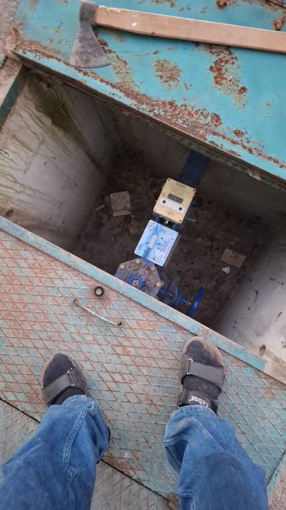 Tarlasindan Izinsiz Gecirilen Sulama Hattini Baltayla Parcaladi 3