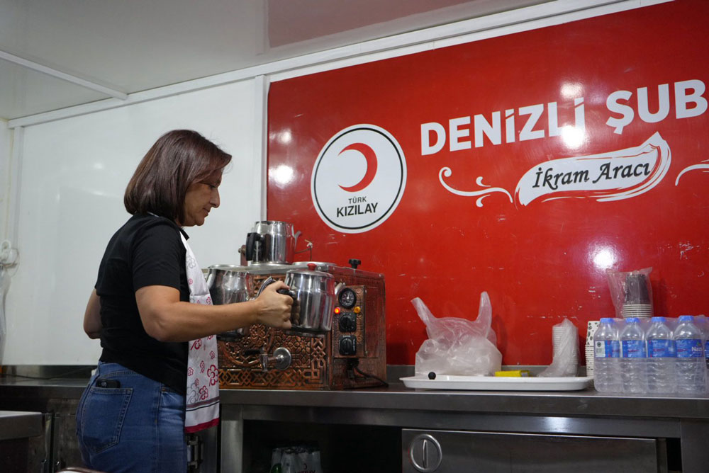 Turk Kizilay Denizli Buldan Yangin Yardim1