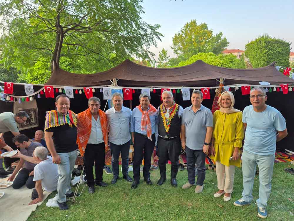 Yoruklerin Develerle Gocu Denizlide Canlandirildi 3