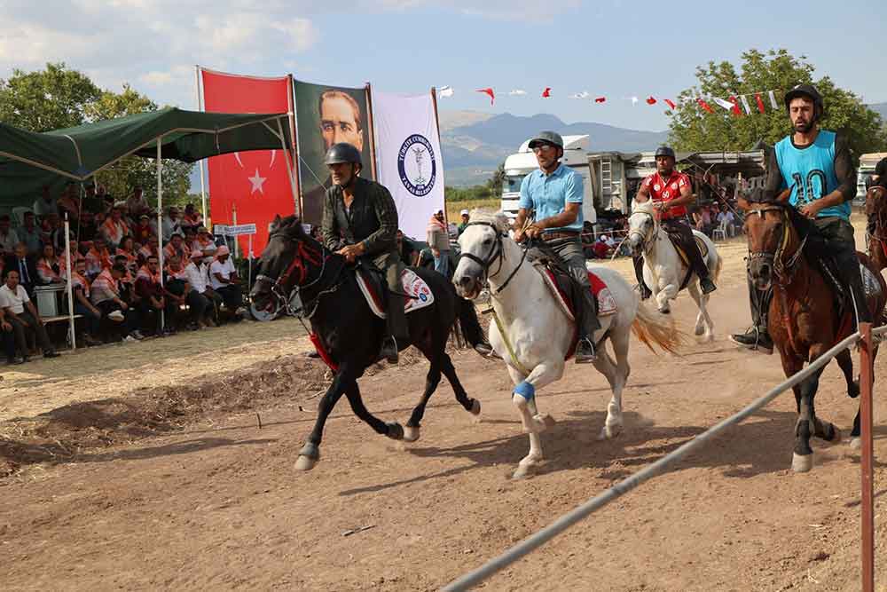 14 Rahvan At Yarislari Tavas Ovasinda Yapildi 3