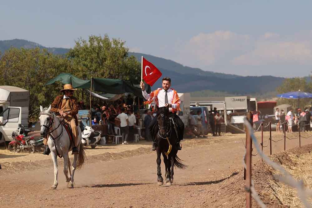 14 Rahvan At Yarislari Tavas Ovasinda Yapildi 4
