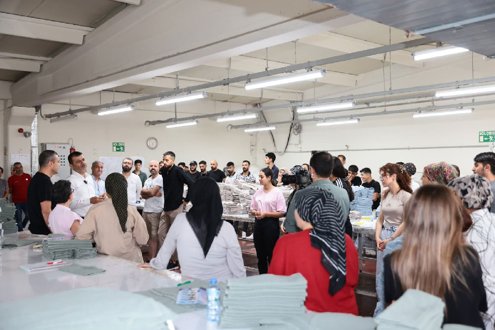 Baskan Cavusoglundan Tekstil Emekcilerine Ziyaret 1