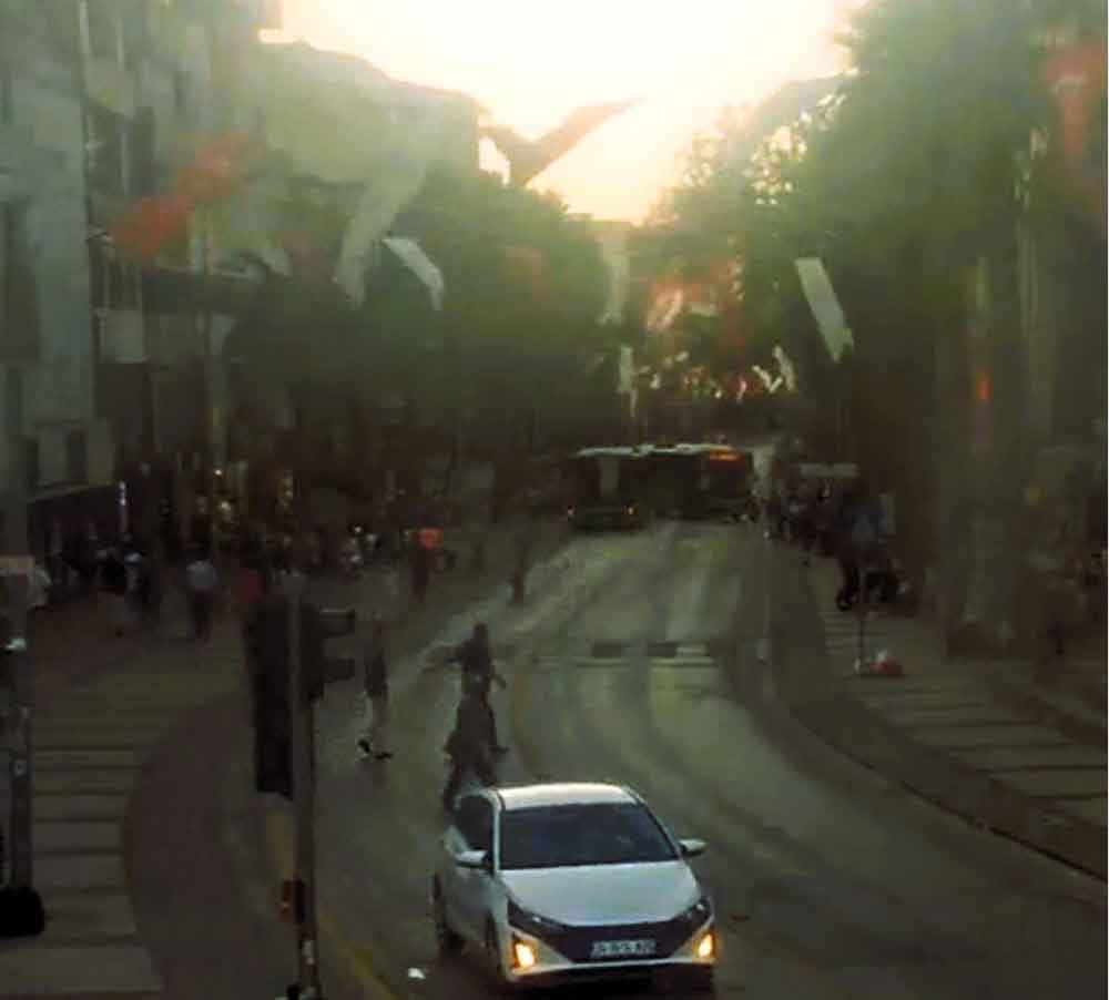 Belediye Otobusunden Dokulen Yakit Suruculere Zor Anlar Yasatti 1