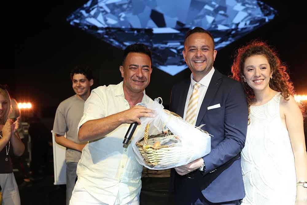 Civril Elma Festivalinin Finalinde Cem Adrian Civrillilere Unutulmaz Gece Yasatti 3