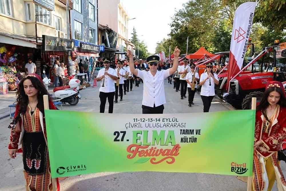 Civril Kultur Sokagi 27 Elma Tarim Ve Kultur Festivalinin Ilgi Odagi Oldu 2