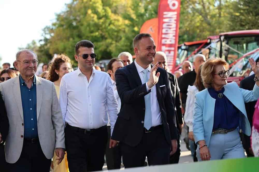 Civril Kultur Sokagi 27 Elma Tarim Ve Kultur Festivalinin Ilgi Odagi Oldu 4