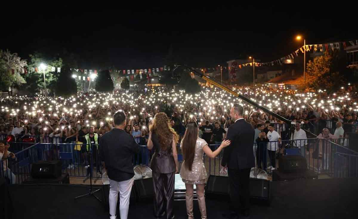 Civrilde Merve Ozbey Ruzgari Esti 3