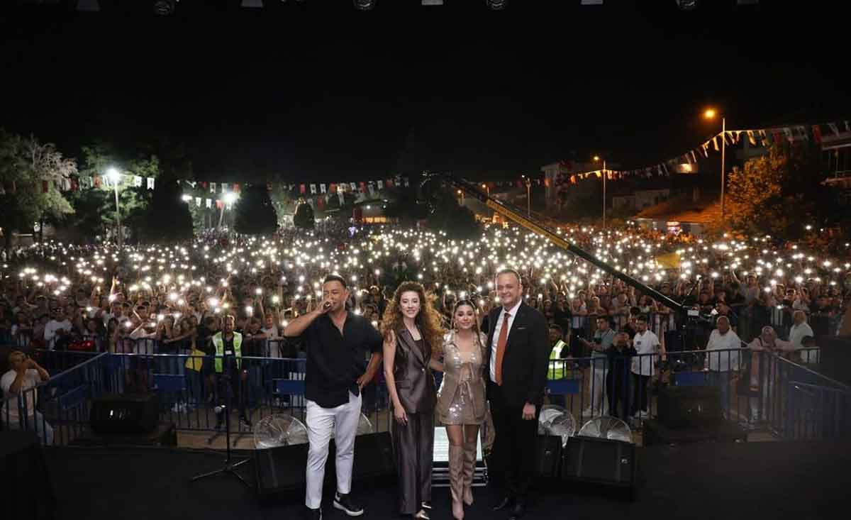 Civrilde Merve Ozbey Ruzgari Esti