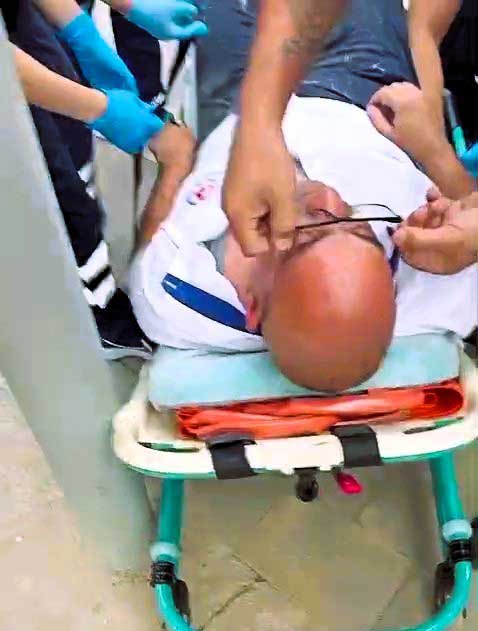 Denizli Belediye Otobus Soforu Fenalasarak Yere Yigildi1