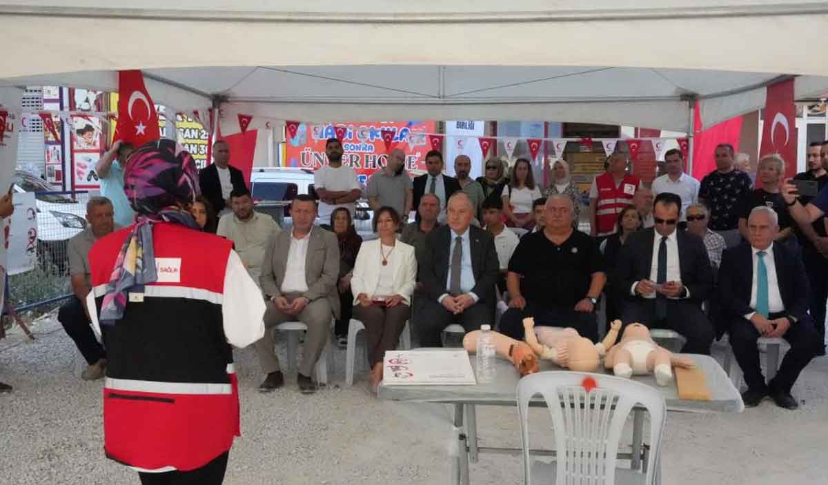 Denizlide Esnaf Ve Vatandaslara Ilk Yardim Ve Heimlich Manevrasi Egitimi Verildi 2