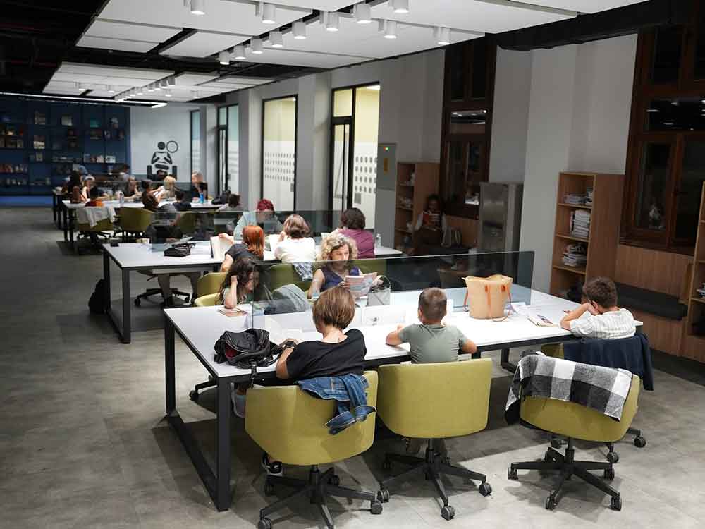 Denizlide Kitap Dostlarini Bir Araya Getiren Etkinlik 1