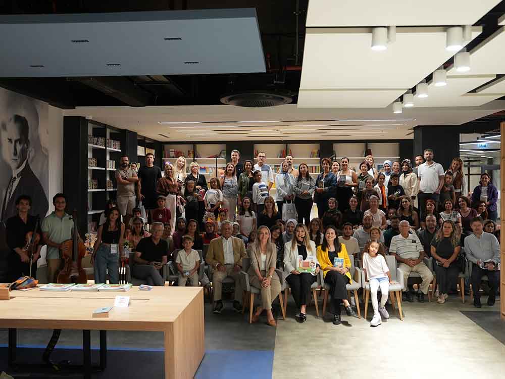 Denizlide Kitap Dostlarini Bir Araya Getiren Etkinlik