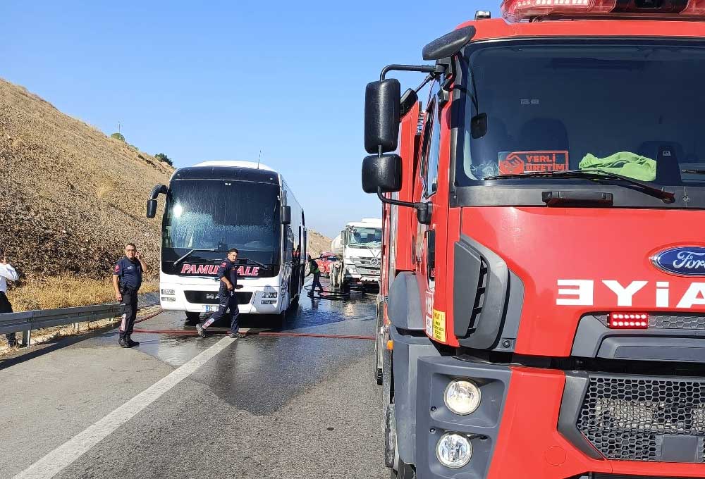 Denizlili Firmanin Yolcu Otobusu Aydinda Alevlere Teslim Oldu 1
