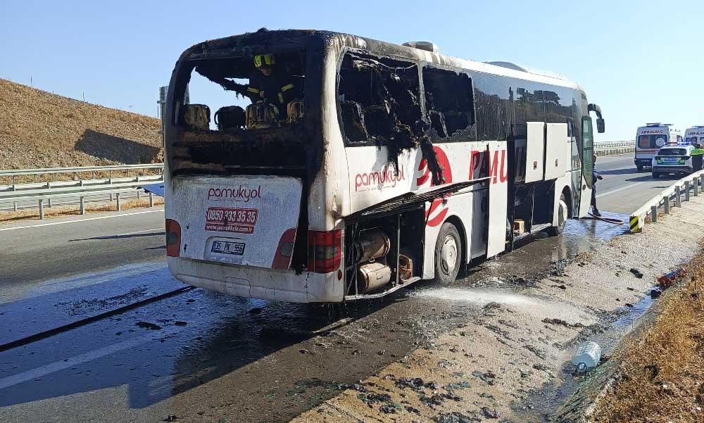 Denizlili Firmanin Yolcu Otobusu Aydinda Alevlere Teslim Oldu 2