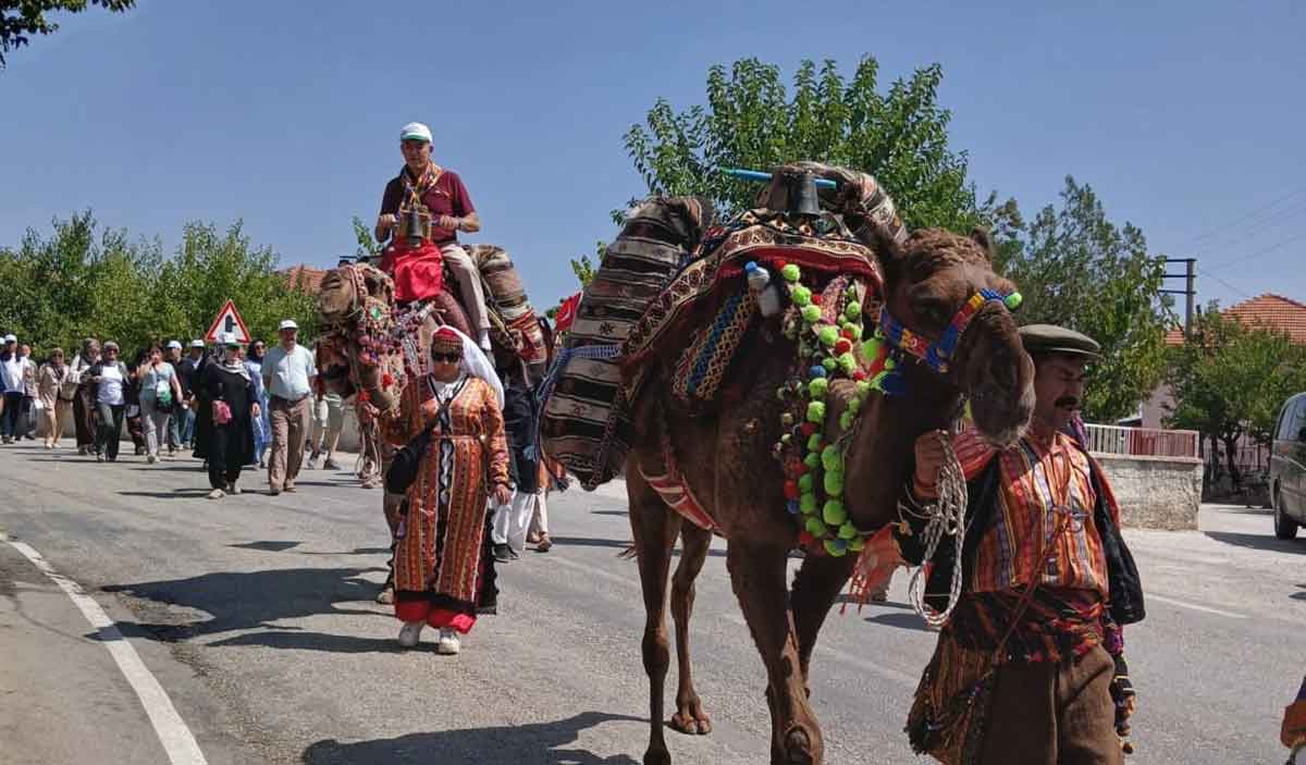 Deve Kervani 105 Yil Sonra Tarihi Hancalar Koprusunden Gecti 2