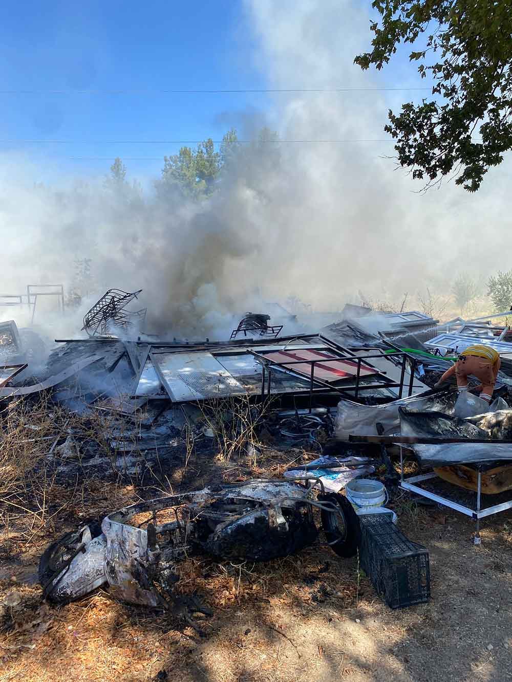 Kaynak Makinesinden Sicrayan Kivilcim Yangina Neden Oldu 3