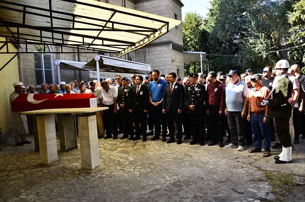 Kibris Gazisi Arif Zafer Karalar Askeri Torenle Son Yolculuguna Ugurlandi 1