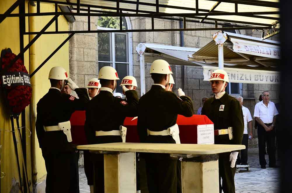 Kibris Gazisi Arif Zafer Karalar Askeri Torenle Son Yolculuguna Ugurlandi 3