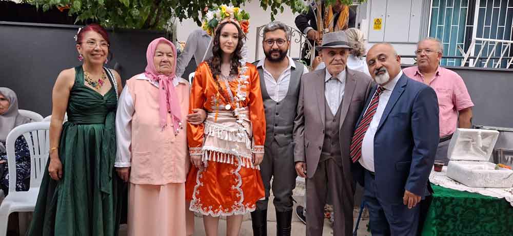 Koruklu Cizme Giyen Damat Uc Etekli Gelinini Beyaz Atiyla Aldi 5