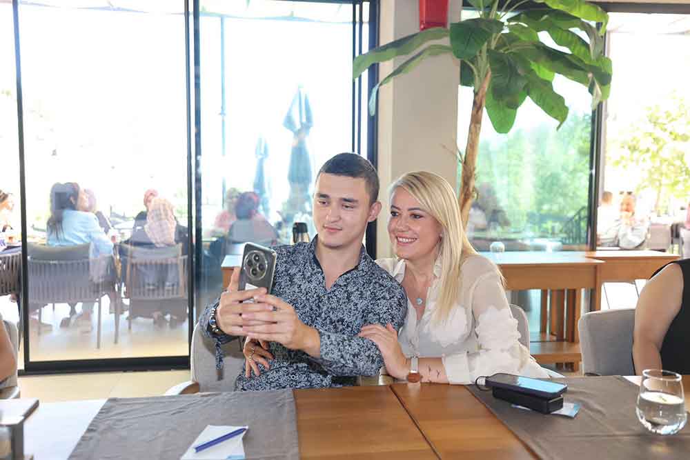 Merkezefendinin Genc Sanatcilarindan Yuzde Yuz Basar