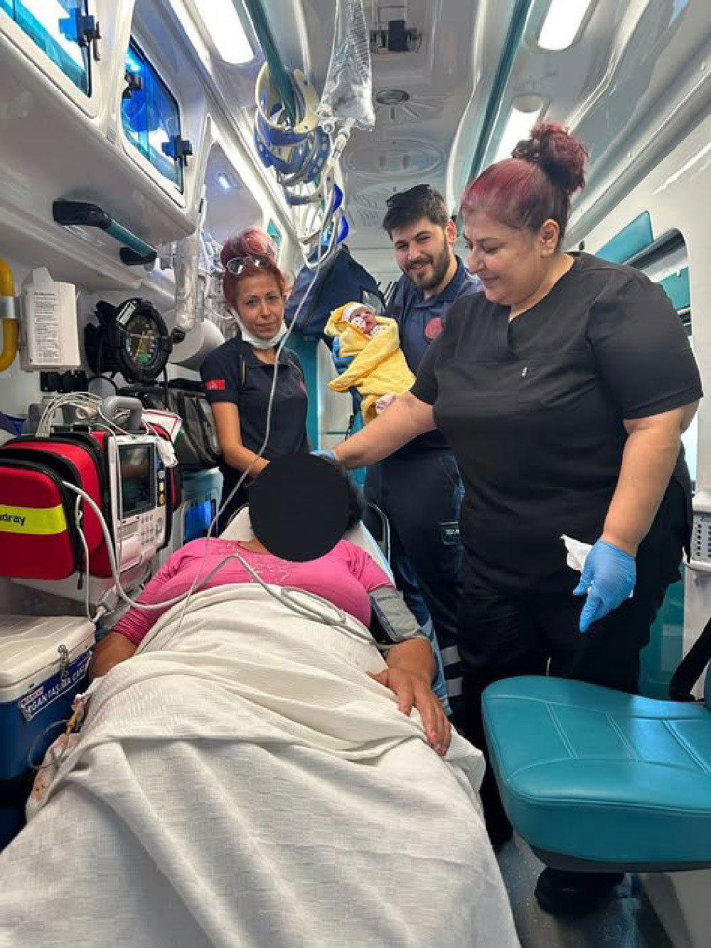 Sancilari Baslayan Anne Ambulansta Dogum Yapti 1