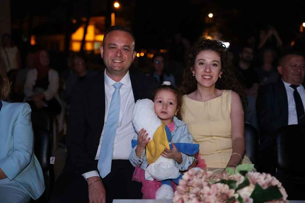 Sena Sener 27 Civril Elma Festivalinde Unutulmaz Bir Gece Yasatti 5