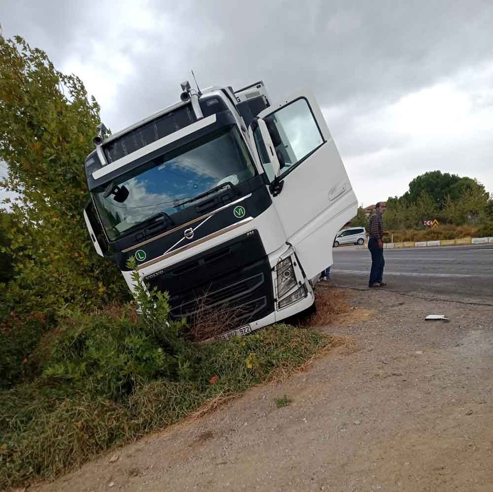 Yagista Yoldan Cikan Tir Sarampole Girdi 3