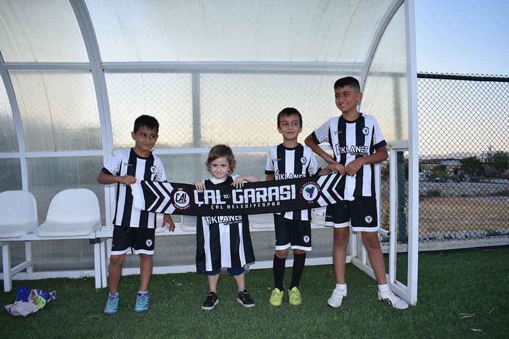 Yeniden Dogmak Isteyen Kas Hastasi Cocuga Siyah Beyaz Moral 1