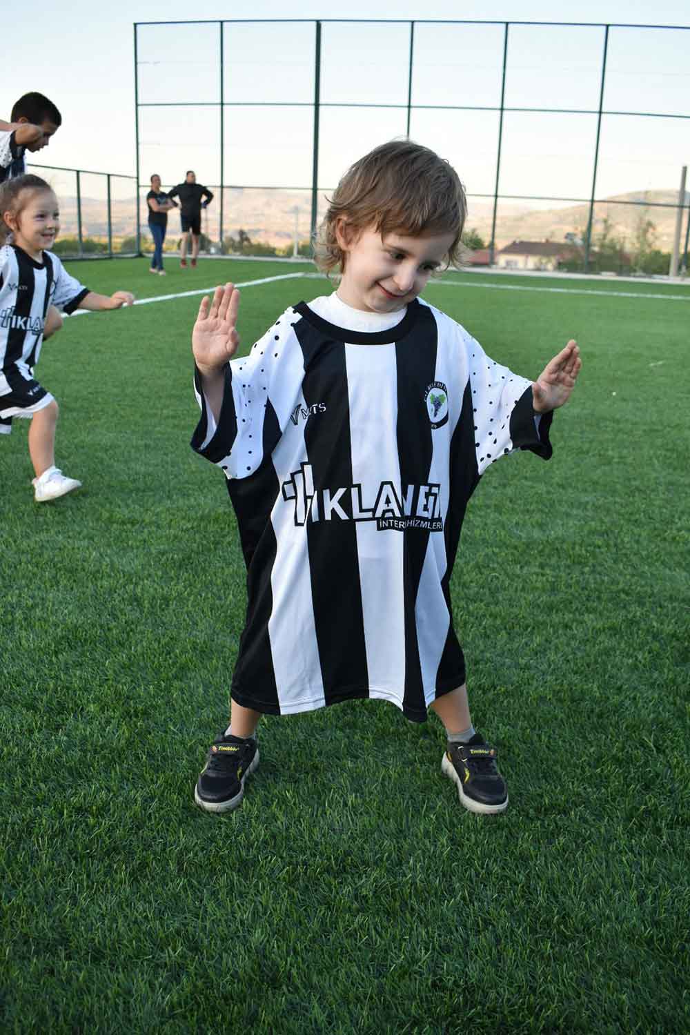 Yeniden Dogmak Isteyen Kas Hastasi Cocuga Siyah Beyaz Moral 3