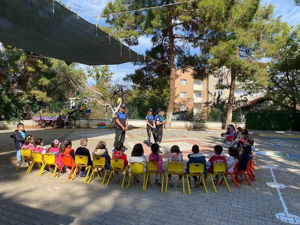 Acipayamda Miniklere Polis Sevgisi Vatandasa Ise Dolandiricilik Anlatildi 1