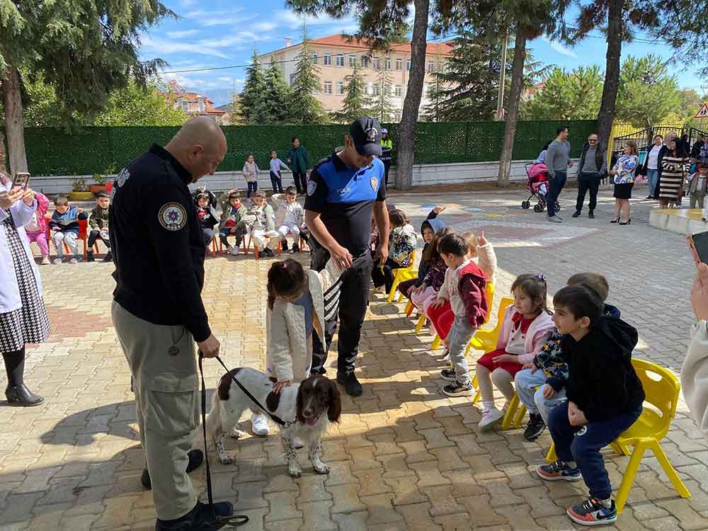 Acipayamda Miniklere Polis Sevgisi Vatandasa Ise Dolandiricilik Anlatildi 2