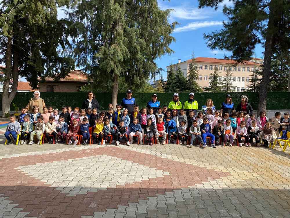 Acipayamda Miniklere Polis Sevgisi Vatandasa Ise Dolandiricilik Anlatildi