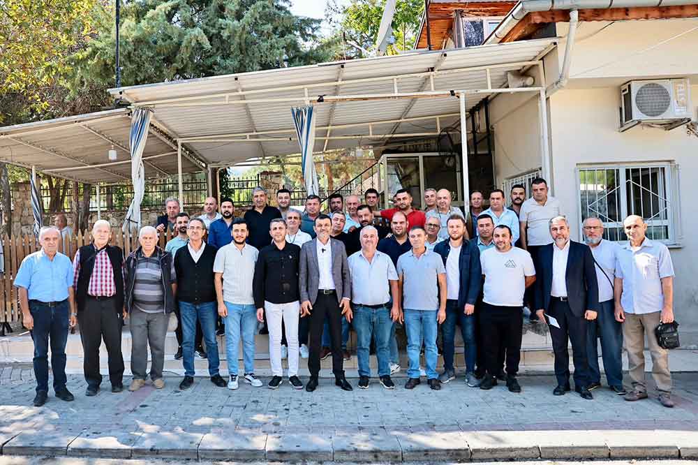 Baskan Cavusoglu Minibus Soforleriyle Bulustu 1