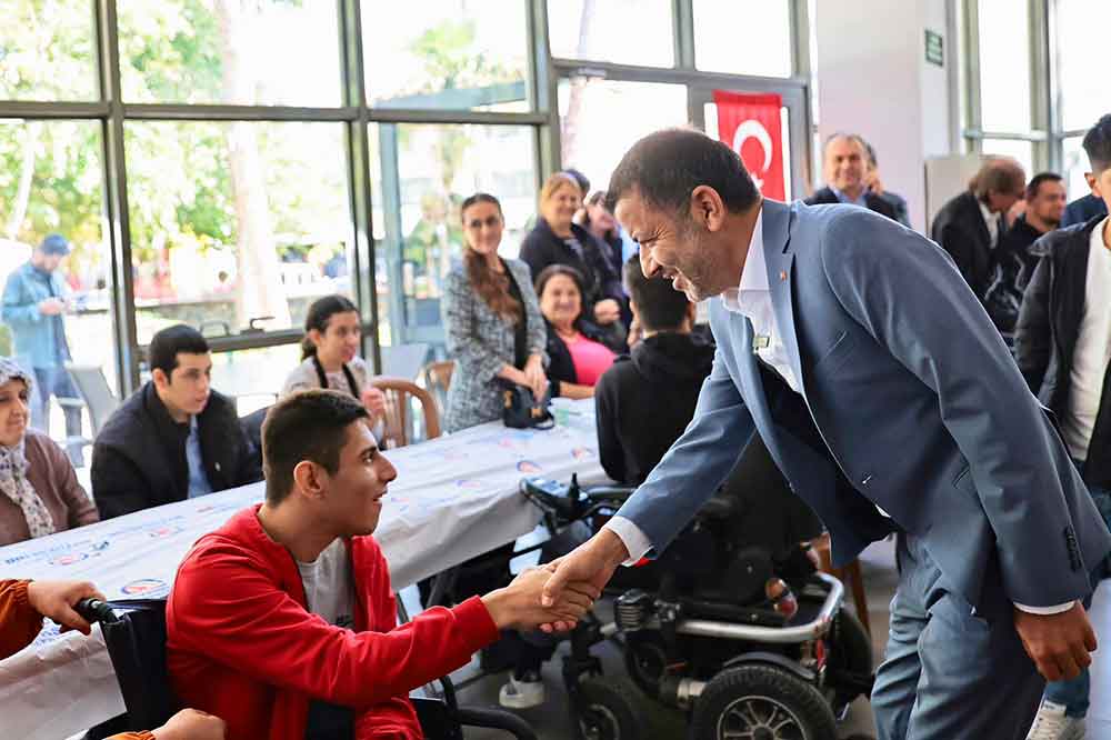 Baskan Cavusoglu Ozel Bireylerle Sonbahara Merhaba Dedi 2