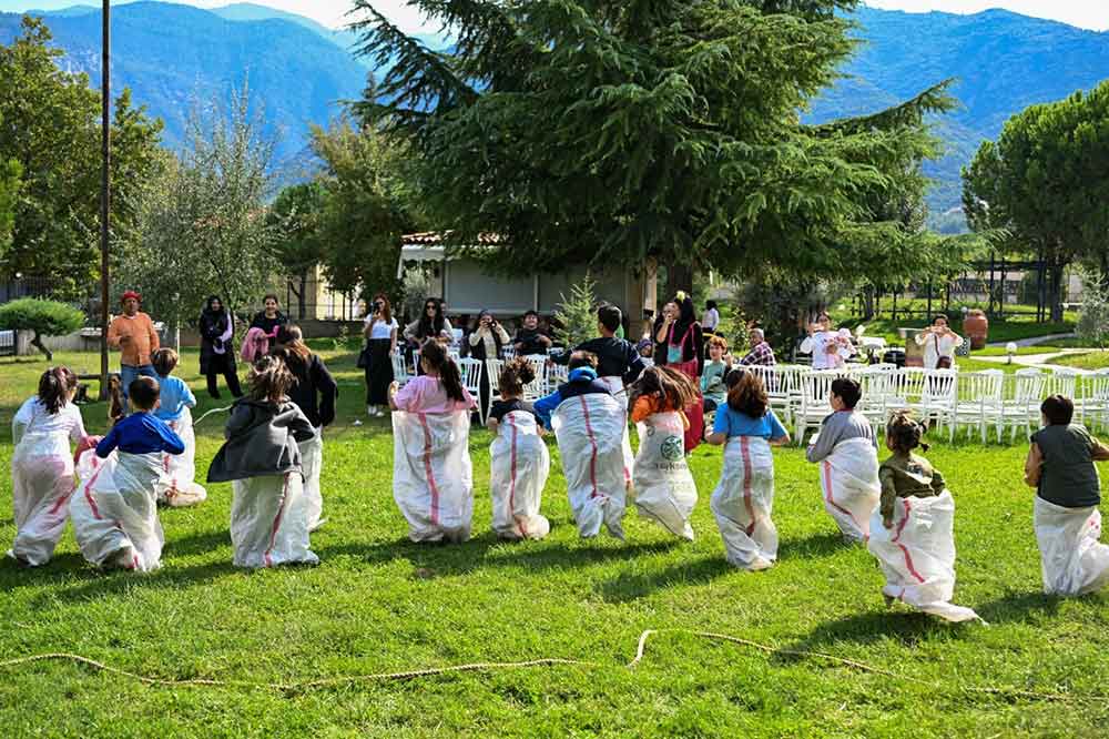 Cocuklarin Yuzunu Gulduren Polis Kalpleri Isitti