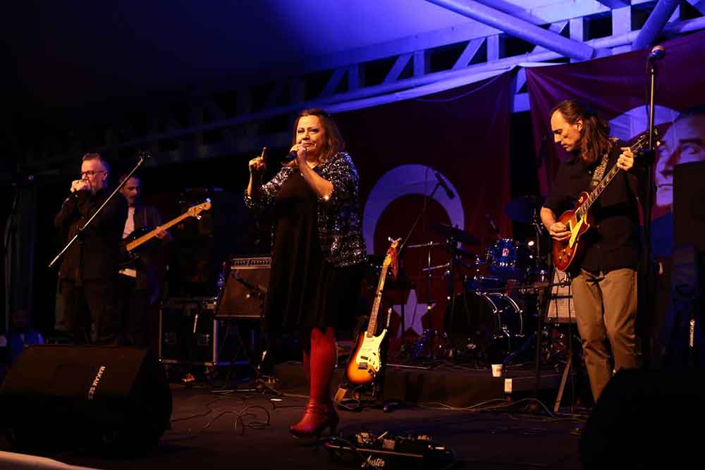 Cumhuriyet Coskusu Denizlide Muzik Ve Dansla Taclandi 1