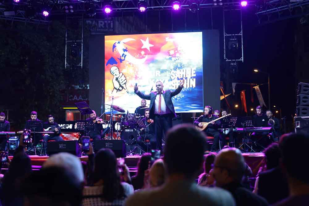 Cumhuriyet Coskusu Denizlide Muzik Ve Dansla Taclandi 3